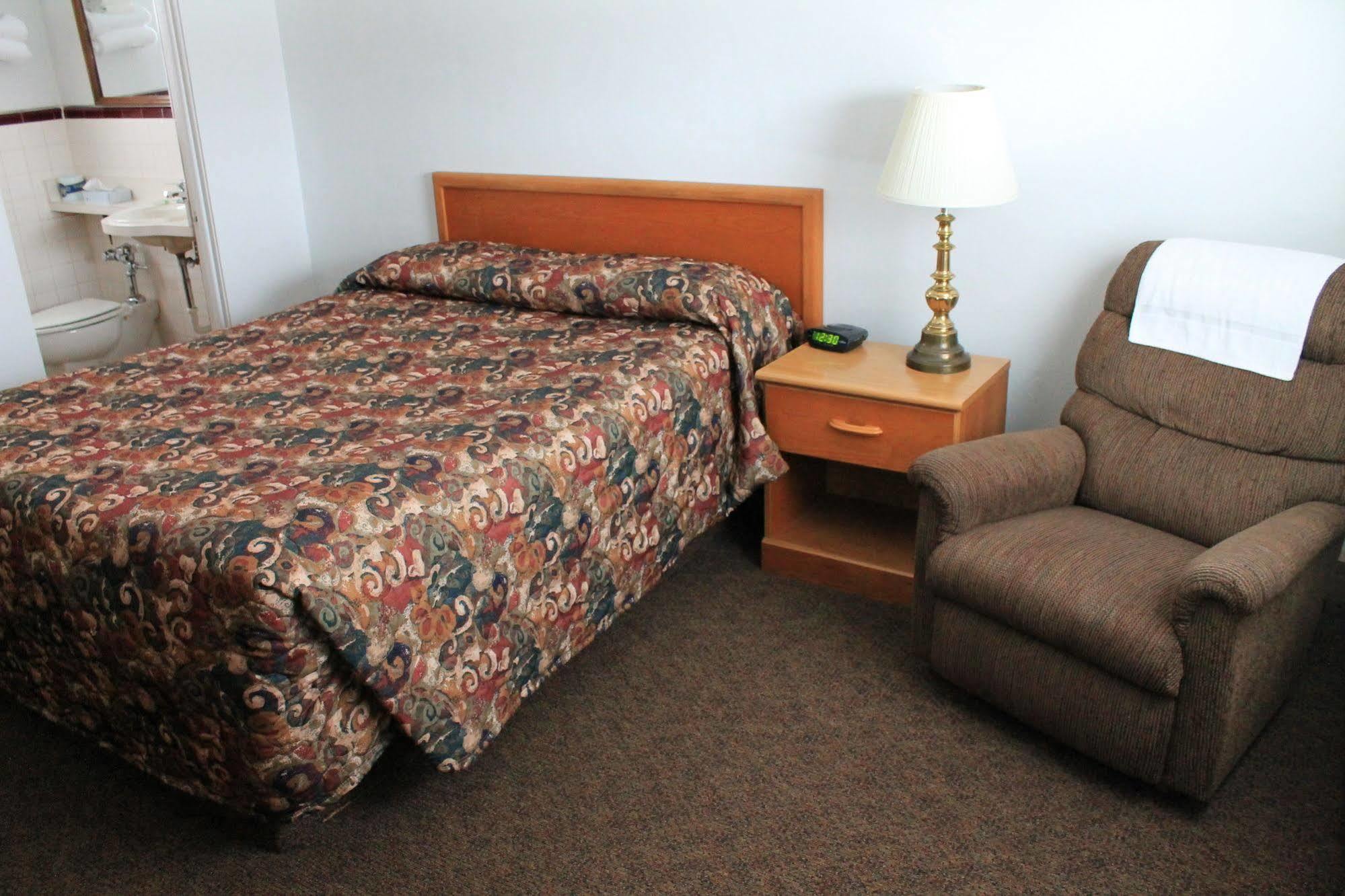 Budget Host Crestview Inn Sault Ste. Marie Exterior foto