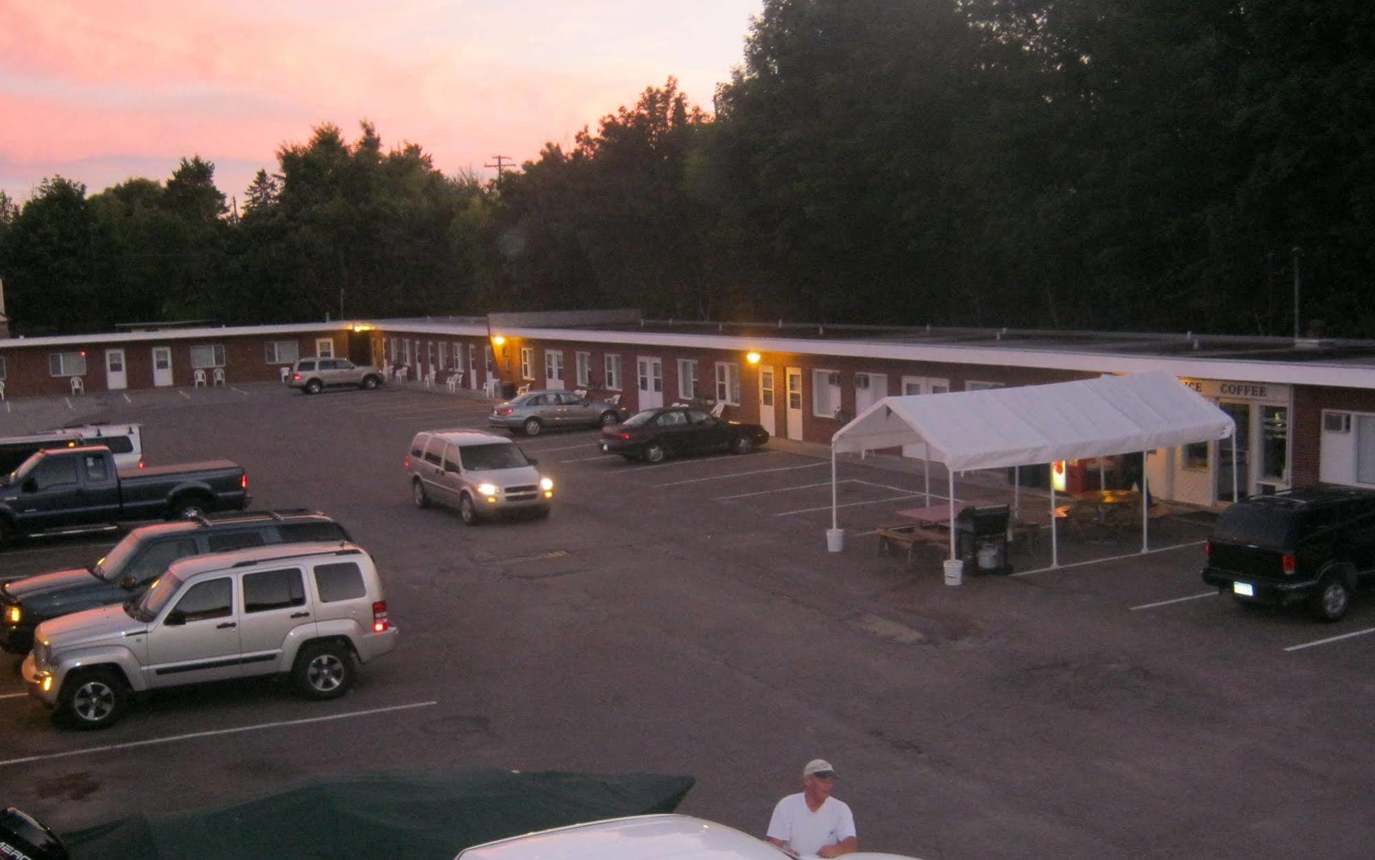 Budget Host Crestview Inn Sault Ste. Marie Exterior foto